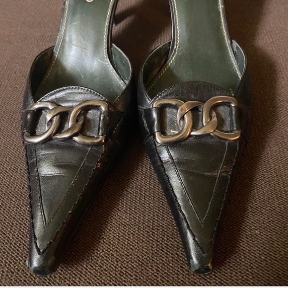 Aldo black and silver leather kitten heels
Size 7 - Picture 3 of 3